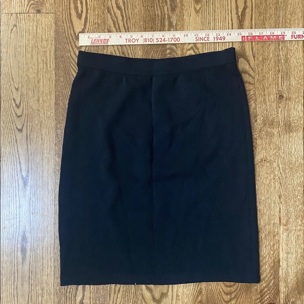 St. John Basics knits black Santana skirt mini skirt size 10 capsule wardrobe - Picture 6 of 9